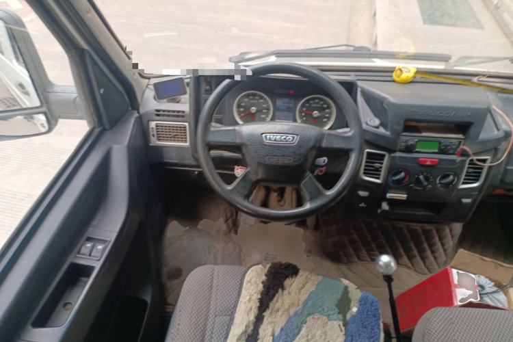 Used Iveco Daily 2017 2.5T A35 Passenger Van 5-7 Seats Model 47Z5