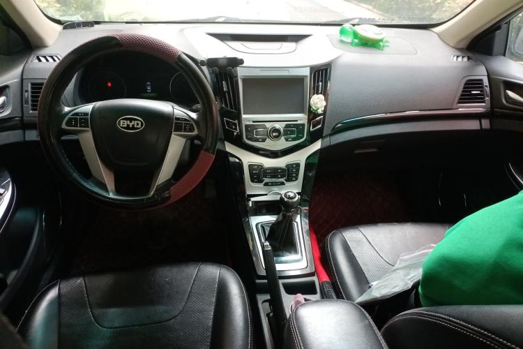 Used BYD Surui 2014 1.5L Manual Comfort Model Center Console