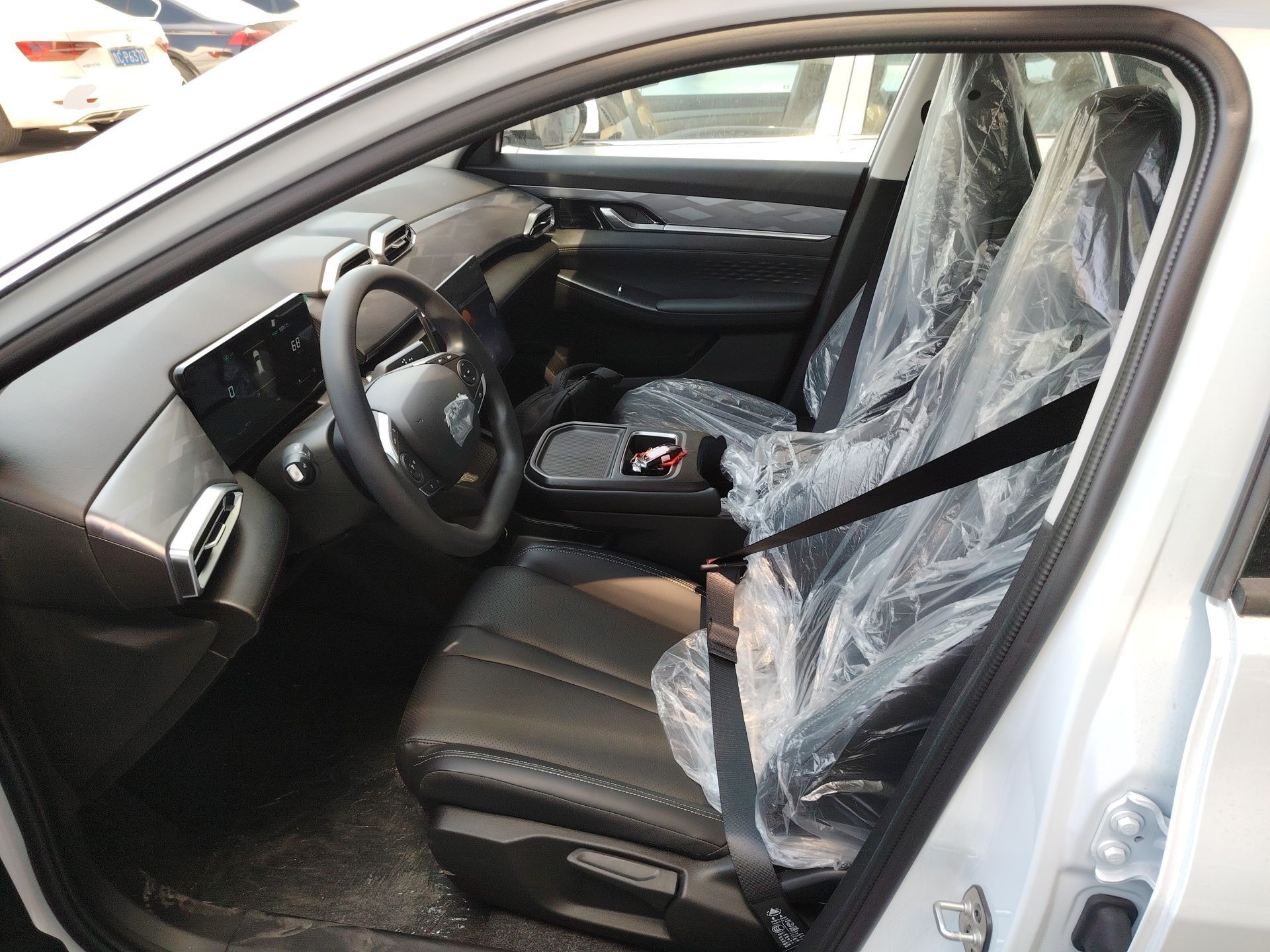 المقاعد الأمامية داخل السيارة