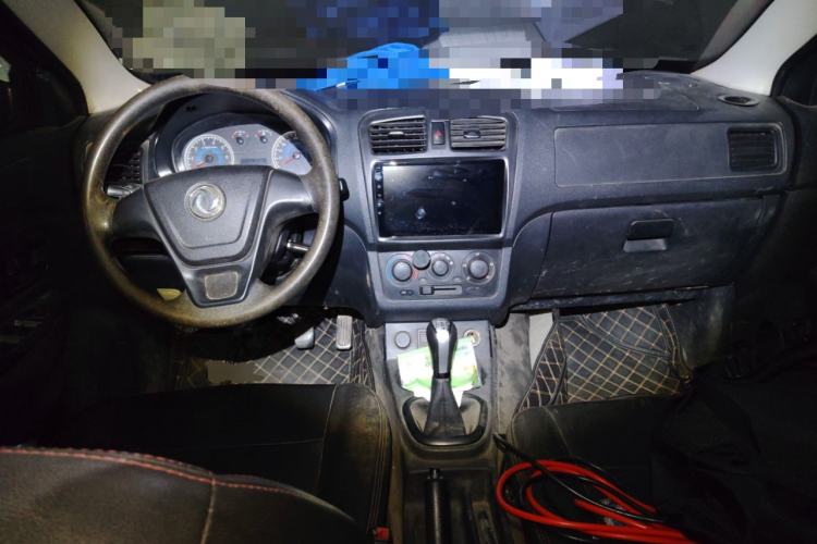 Used Dongfeng Fengon 330 2014 1.5L Manual Utility Version DK15 Center Console