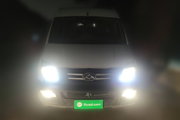Used SAIC MAXUS Xintu V80 2019 2.5T Classic Model 6-Speed Manual Aotong Long Wheelbase Mid-Height 7-Seater
