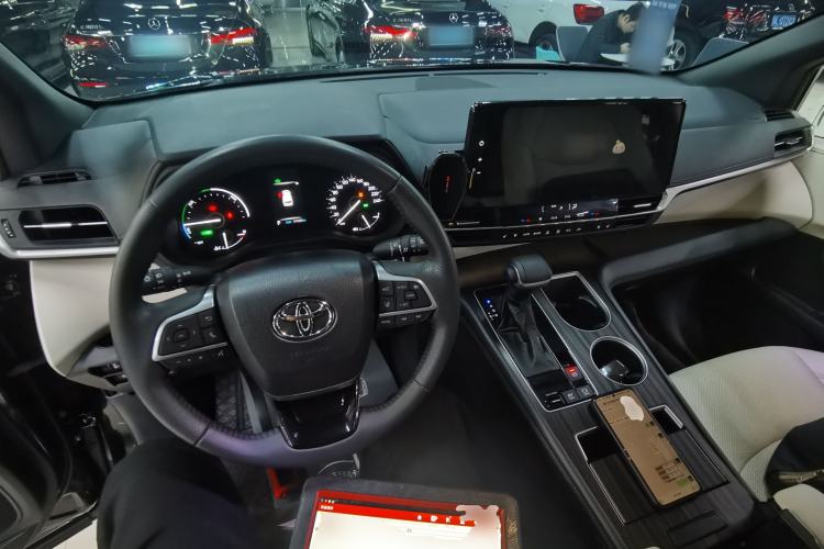 Used Toyota Sienna 2024 2.5L Hybrid Four-Wheel Drive Prestige Edition
