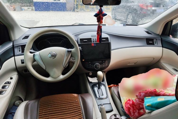 Used Nissan Tiida 2013 1.6L CVT Cool Cafe Edition Center Console