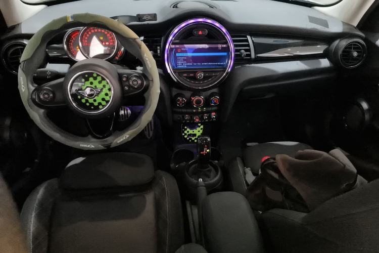 Used MINI 2018 1.5T COOPER Classic Edition Five-Door Version Center Console