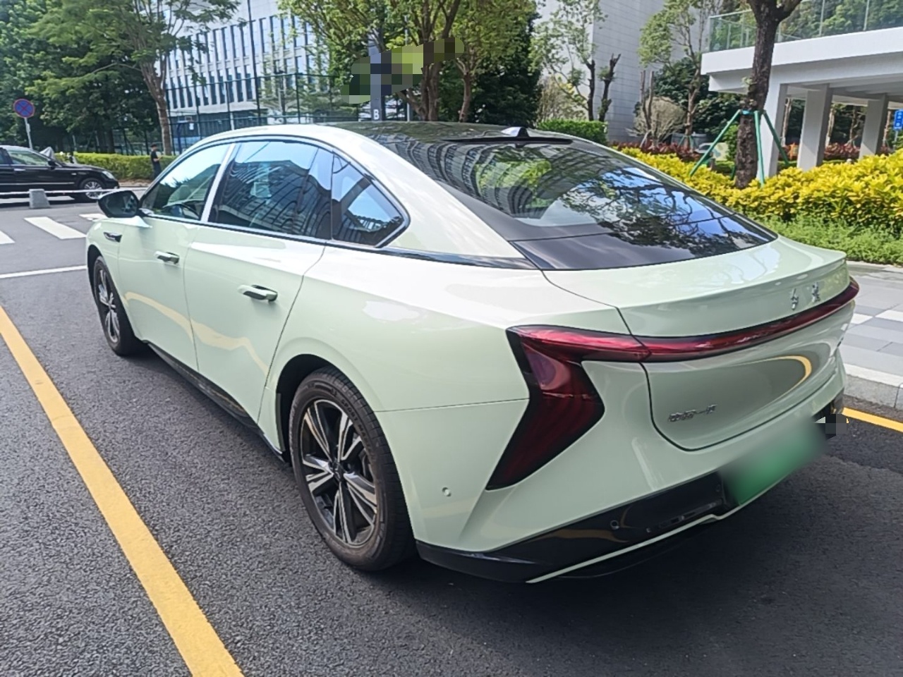 Hongqi EH7 2025 690 Smart Selection Edition — снимка 4