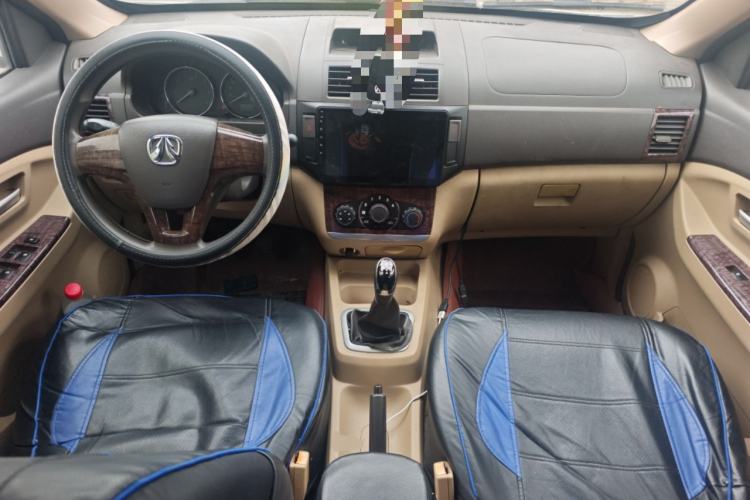Used BAIC Weiwang M30 2015 1.5L Basic Version DAM15 Center Console