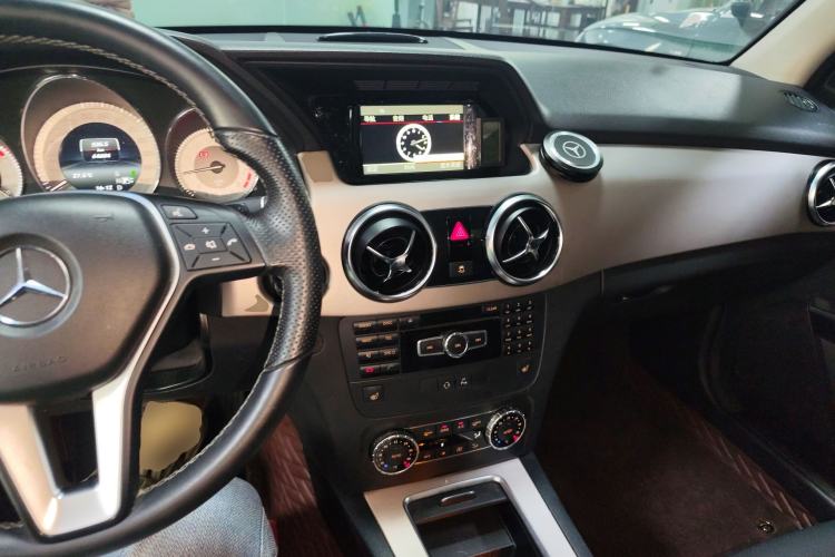 Used Mercedes-Benz GLK-Class 2013 GLK 300 4MATIC Dynamic Sunroof Model