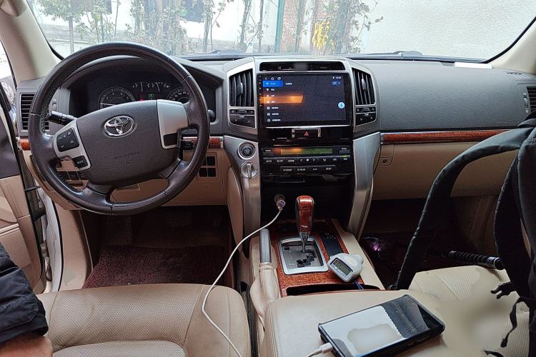 Used Toyota Land Cruiser 2012 4.0L Automatic VX Center Console