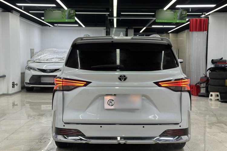 Used Toyota Sienna 2024 2.5L Hybrid Four-Wheel Drive Prestige Edition
