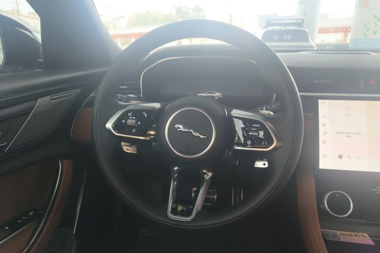 Used Jaguar XFL 2024 2.0T P300 Four-Wheel Drive Flagship Sport Gold Edition Steering Wheel