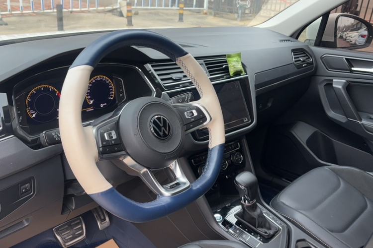 Used Volkswagen Tiguan L 2021 330TSI Automatic Two-Wheel Drive R-Line Enhanced Edition
