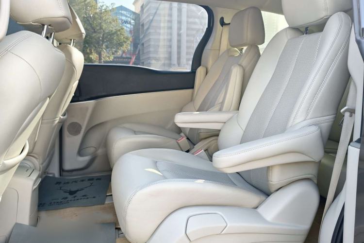 Used Buick GL8 2023 Land Executive Class Comfort Model Interior 6