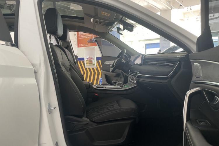 Used JETOUR X70 PLUS 2023 1.5T DCT Brave PLUS 5-Seater Interior 9