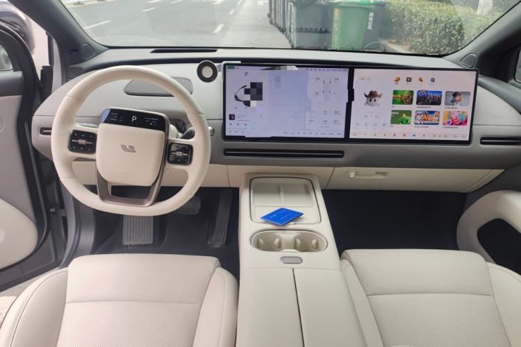 Used Li Auto i6 2025 Model Four-Wheel-Drive Standard Type
