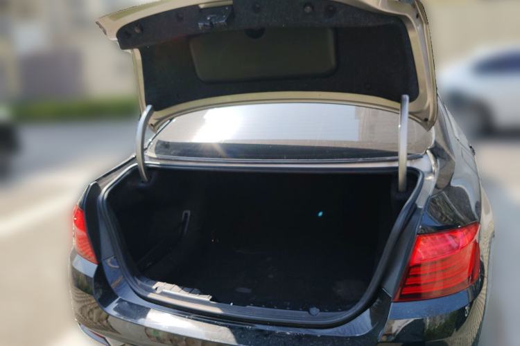 Used BMW 5 Series 2014 520Li Elegant Model
