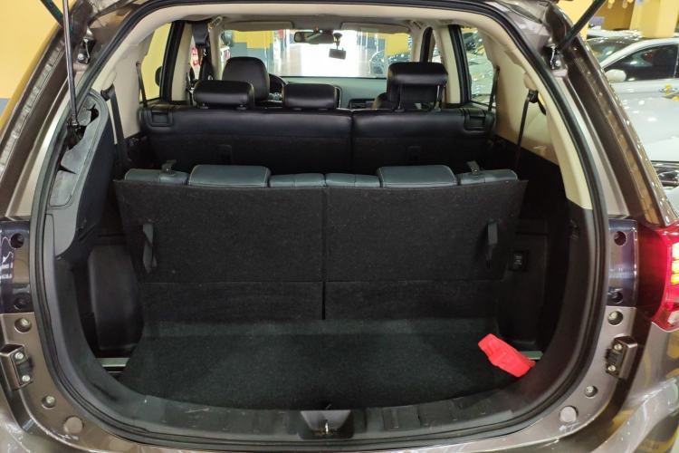 Used Mitsubishi Outlander 2019 2.4L 4x4 Zhi Xiang Edition 7 Seats China VI Standard
