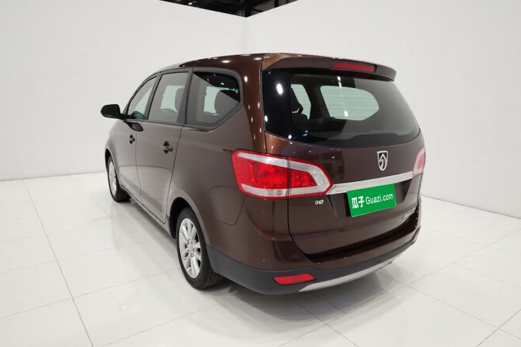 Used Baojun 730 2014 1.5L manual standard trim 7 seats Exterior 3