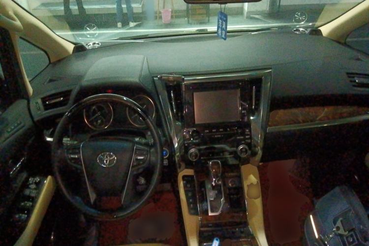 Used Toyota Alphard 2019 Dual-Engine 2.5L Luxury Edition Center Console