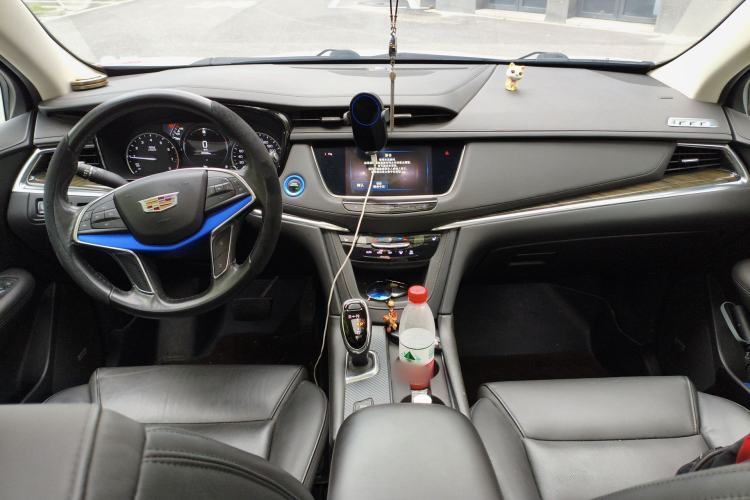 Used Cadillac XT5 2018 28T Four-Wheel Drive Luxury Model Center Console