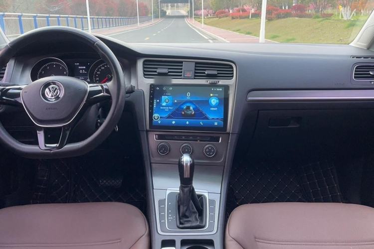 Used Volkswagen Golf 2016 230TSI Automatic Comfort Version
