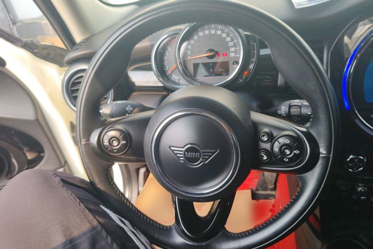 Used MINI 2019 1.5T ONE PLUS Five-Door Edition Steering Wheel