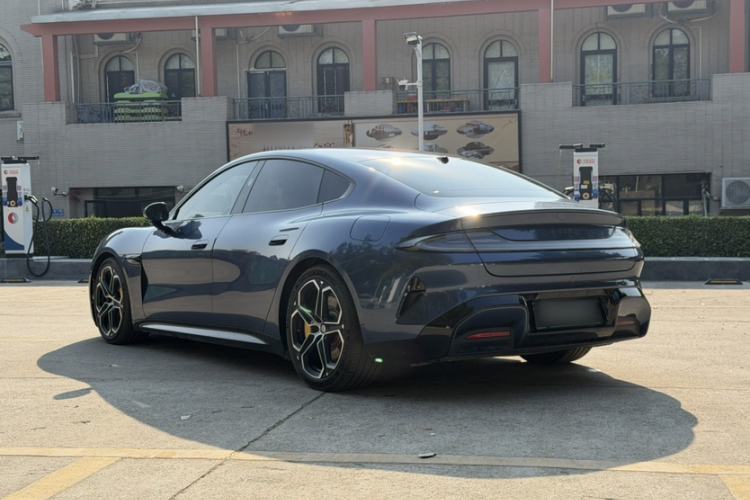 Used Xiaomi Auto SU7 2024 Four-Wheel Drive Ultra-Long Range Advanced Intelligent Driving Max Edition

