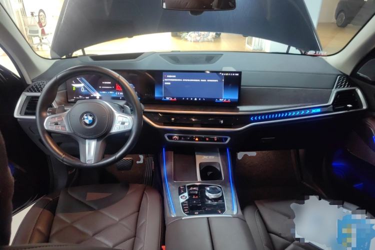 Used BMW X5 2023 xDrive 30Li Luxury M Sport Package
