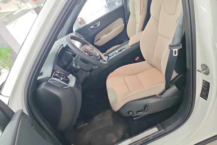 Used Volvo XC60 2026 B5 4x4 Smart Luxury Edition
