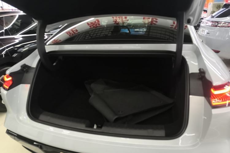 Used Geely Galaxy E8 2025 700 km Long-Range Intelligent Driving Version
