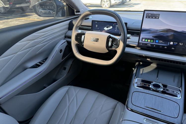 Used Geely Galaxy Galaxy 8 2025 130km EM-P Exploration Edition
