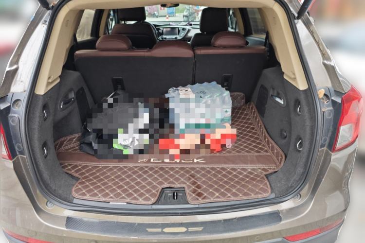 Used Buick Envision 2017 28T Four-Wheel Drive Luxury Model Trunk