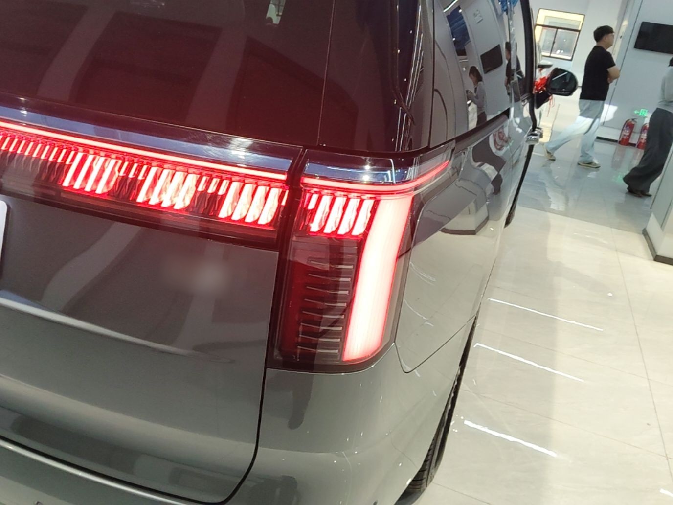Zeekr 009 2024 Six-Seat Executive Version 4WD 108 kWh — снимка 9