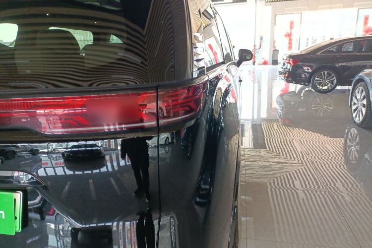 Used Denza D9 2024 DM-i 1050 Luxury Model
