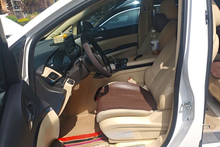 Used Buick GL8 2023 Facelifted Land Cruiser Executive Luxury Version