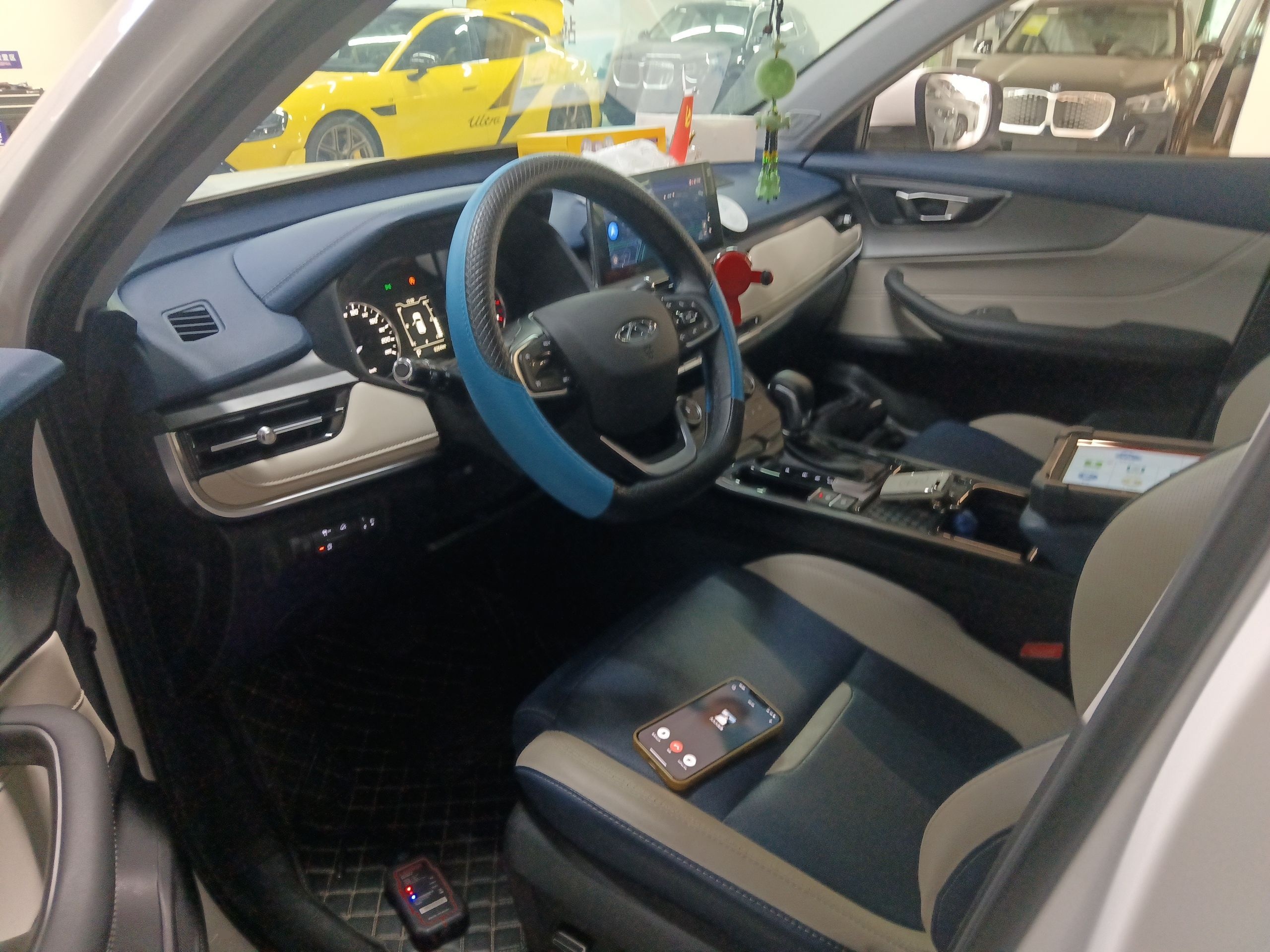 المقاعد الأمامية داخل السيارة