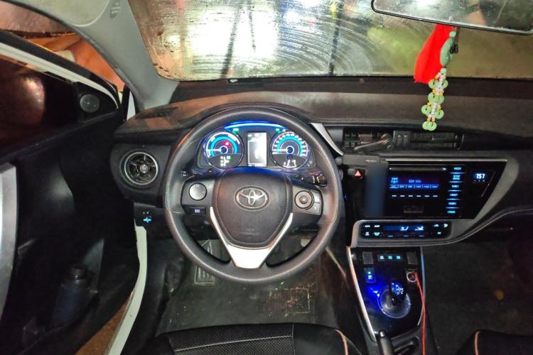 Used Toyota Corolla 2017 Revised Dual-Engine 1.8L E-CVT Leading Edition Steering Wheel