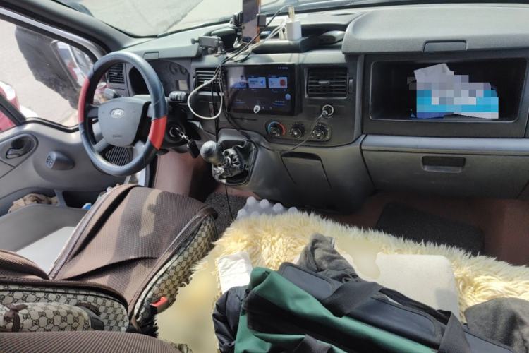 Used Ford Transit Custom 2016 2.4T Long Wheelbase 10-Seater Mid-Roof Standard Version Center Console