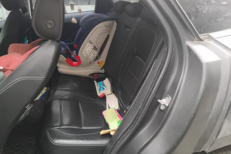 Used Jaguar F-PACE 2016 2.0T Two-Wheel-Drive R-Sport Sport Edition Left Rear Seat