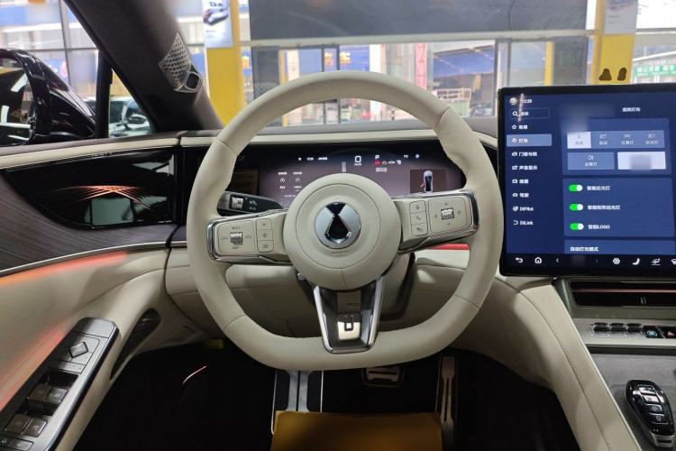 Used Denza Z9 2024 1100 km All-Wheel-Drive Ultra Version
