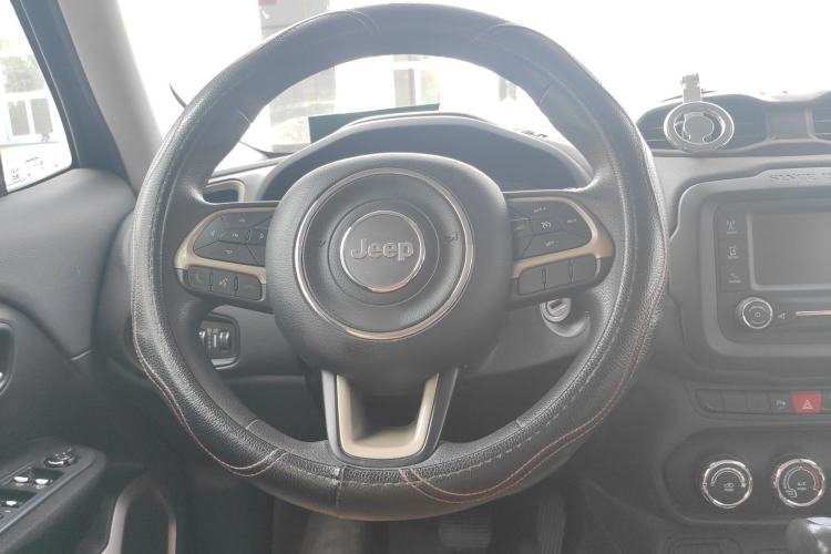 Used Jeep Renegade 2016 1.4T Automatic High-Energy Version Steering Wheel