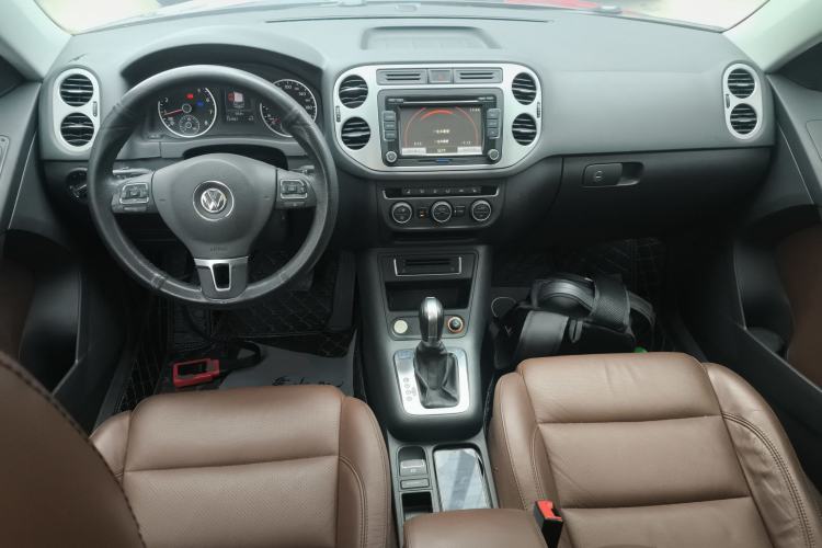 Used Volkswagen Tiguan 2015 1.8TSI Automatic All-Wheel-Drive Luxury Model Center Console