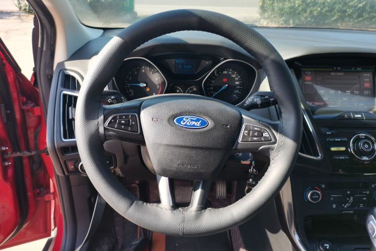 Used Ford Focus 2015 Hatchback 1.6L Automatic Fashion Edition
