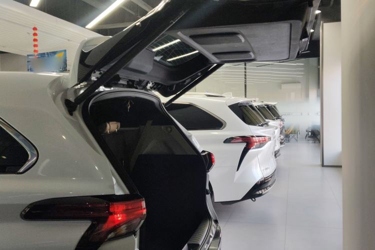 Used Toyota Sienna 2023 2.5L Hybrid Luxury Edition
