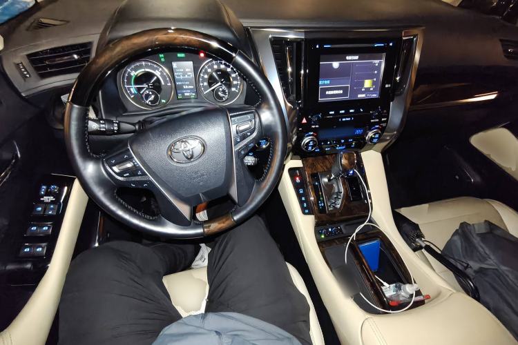 Used Toyota Alphard 2019 Dual-Engine 2.5L Luxury Edition Center Console