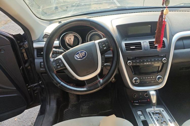 Used Bestune X80 2013 2.0L automatic comfort version
