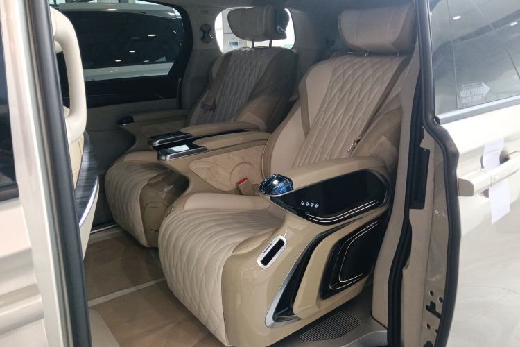 Used Buick GL8 2023 ES Lu Zun Comfort Model Left Rear Seat