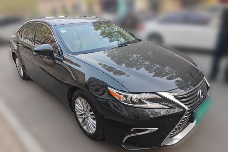 Used Lexus ES 2015 200 Elite Edition Front Right 45 Deg