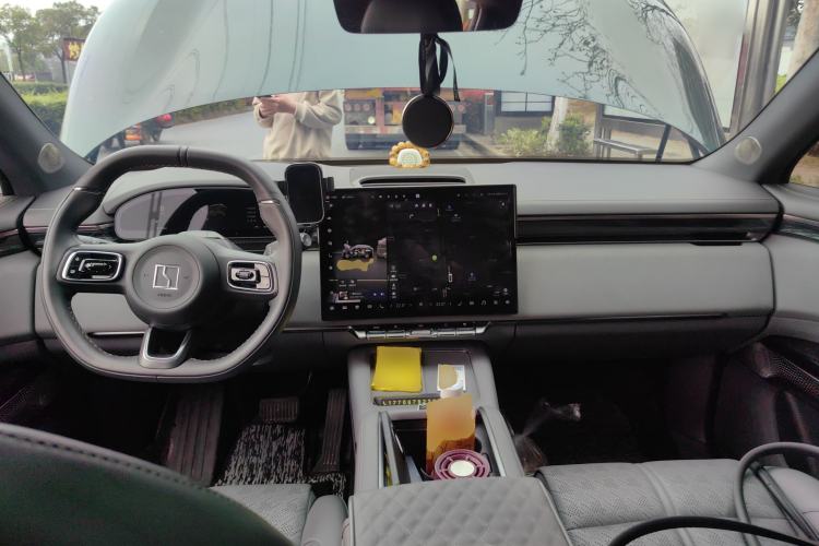 Used Zeekr 7X 2025 100 kWh Long-Range Rear-Wheel Drive with Intelligent Driving Features Center Console