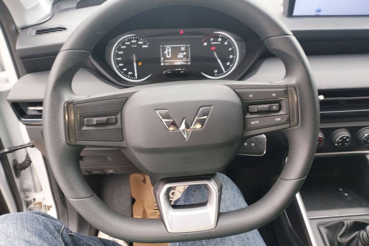 Used Wuling Alvez 2022 1.5L Manual Free-Style Model
