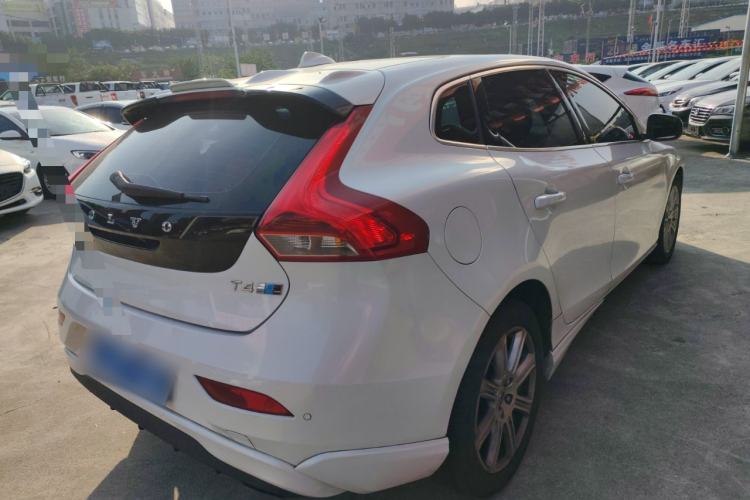 Used Volvo V40 2017 T3 Zhiya Edition Rear Right 45 Deg